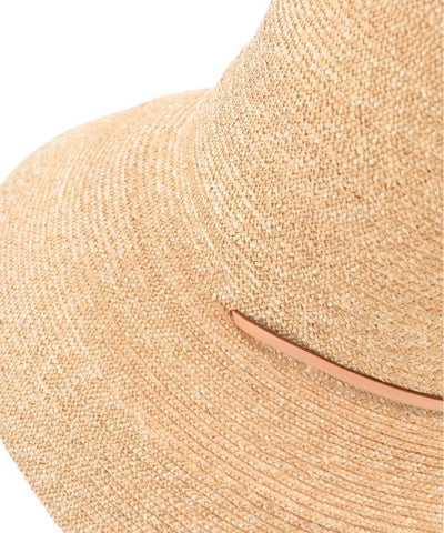 p cnq Straw hats