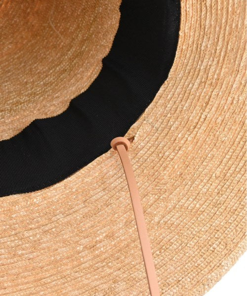 p cnq Straw hats