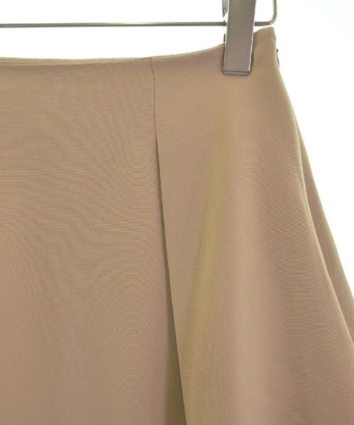 LB.04 Knee length skirts