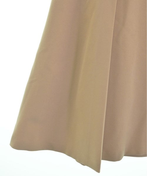 LB.04 Knee length skirts